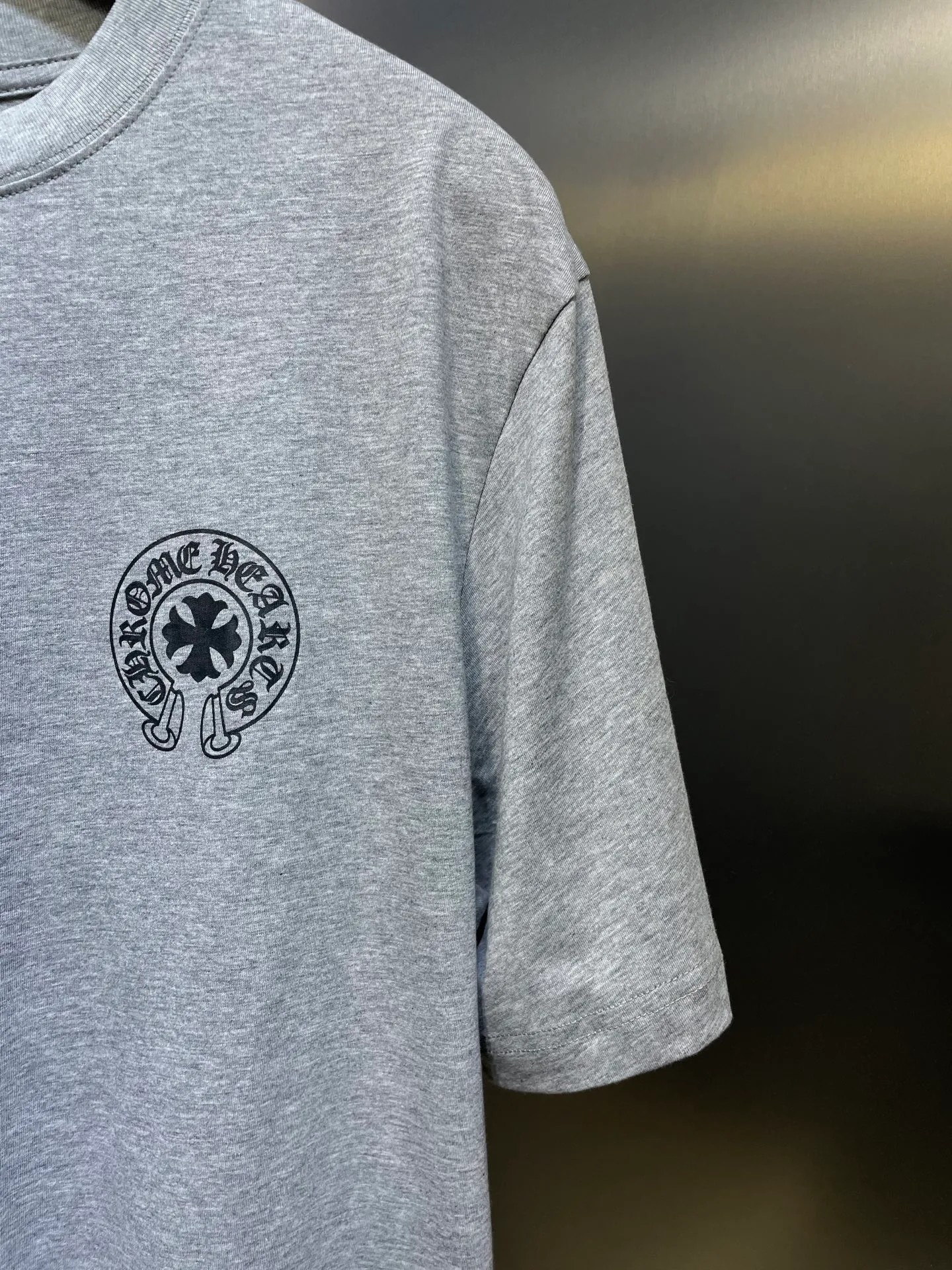 P240 CHROME HEART🌟【Top original order】CHROME HEART Sanskrit letter printed short sleeves are crafted from custom-made pure cotton fabrics, with excellent texture, comfortable and soft feel, skin-friendly and breathable, and sweat-absorbent. It is the best choice for summer. The chest is decorated with the brand's iconic pattern printing, single-sided reactive dyeing, and thermosetting ink printing. It can be matched with many types of clothing to create a fashionable look. Customized accessories, complete with three labels, same size for men and women. Size: s-xl